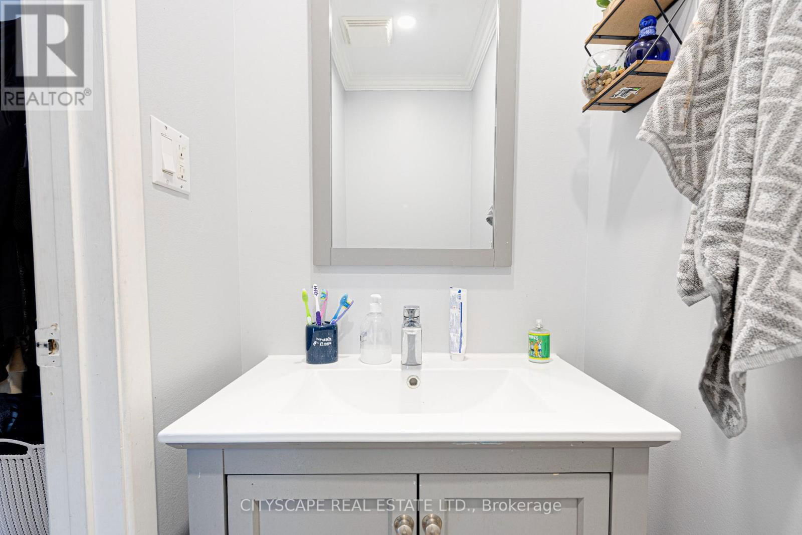 48 MANDARIN CRESCENT Image 14