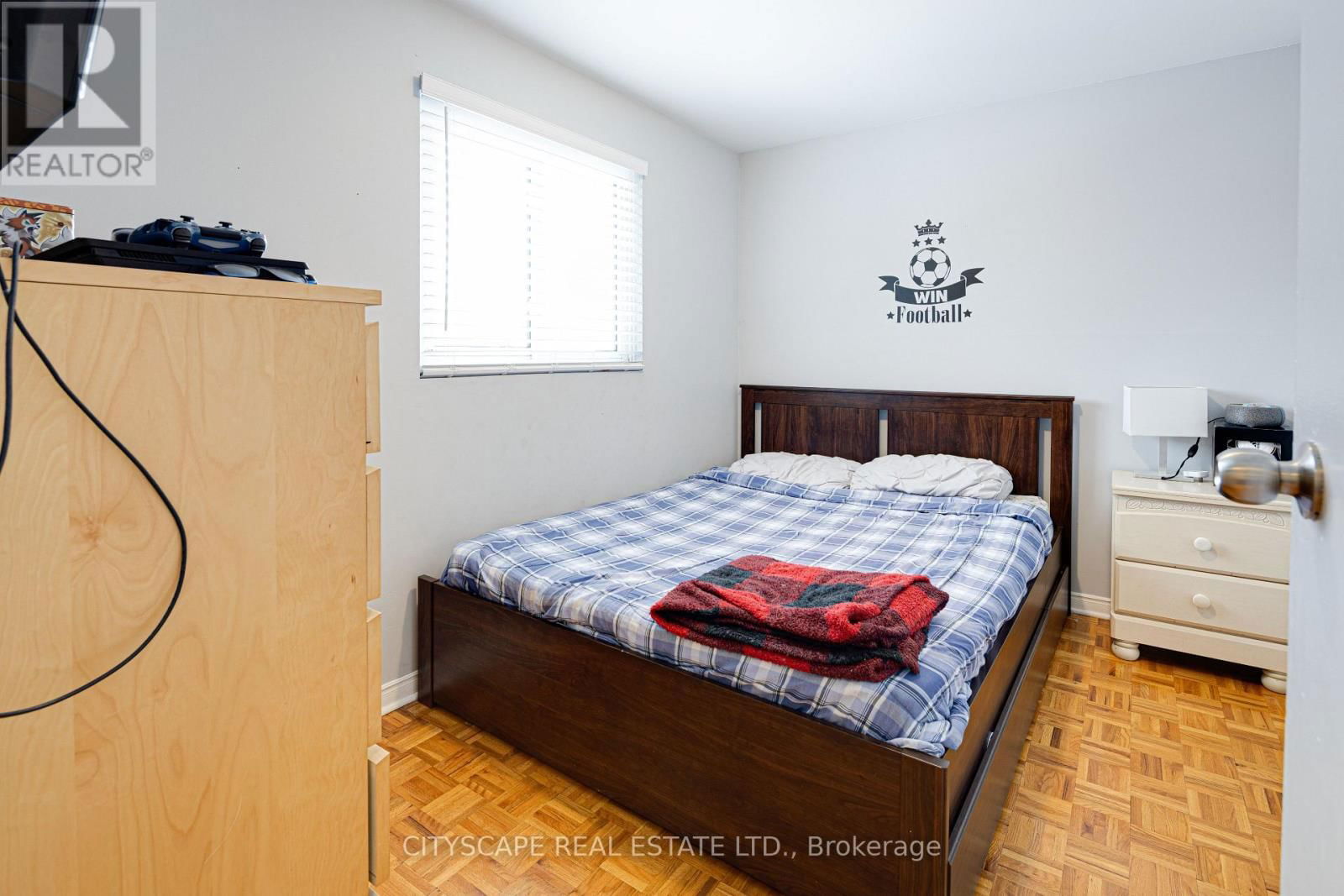 48 MANDARIN CRESCENT Image 22