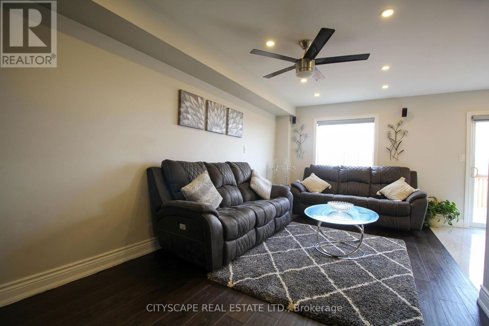 4712 COLOMBO CRESCENT Image 12