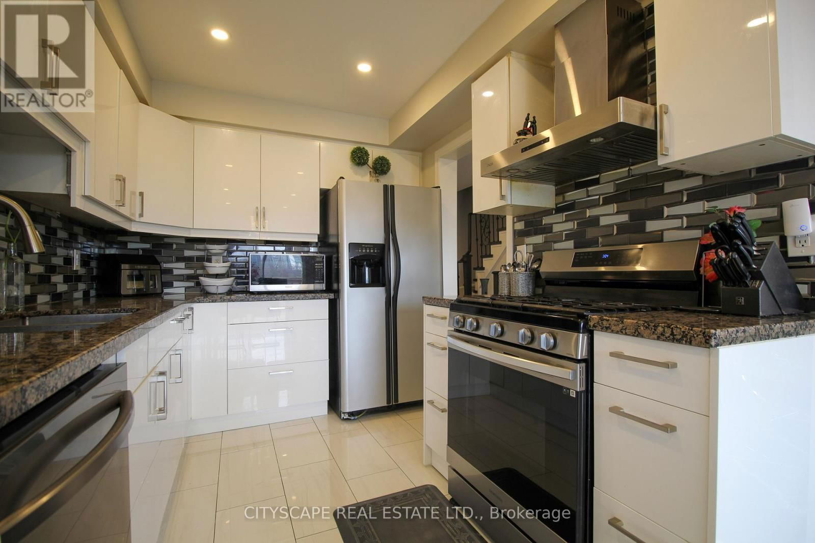 4712 COLOMBO CRESCENT Image 13