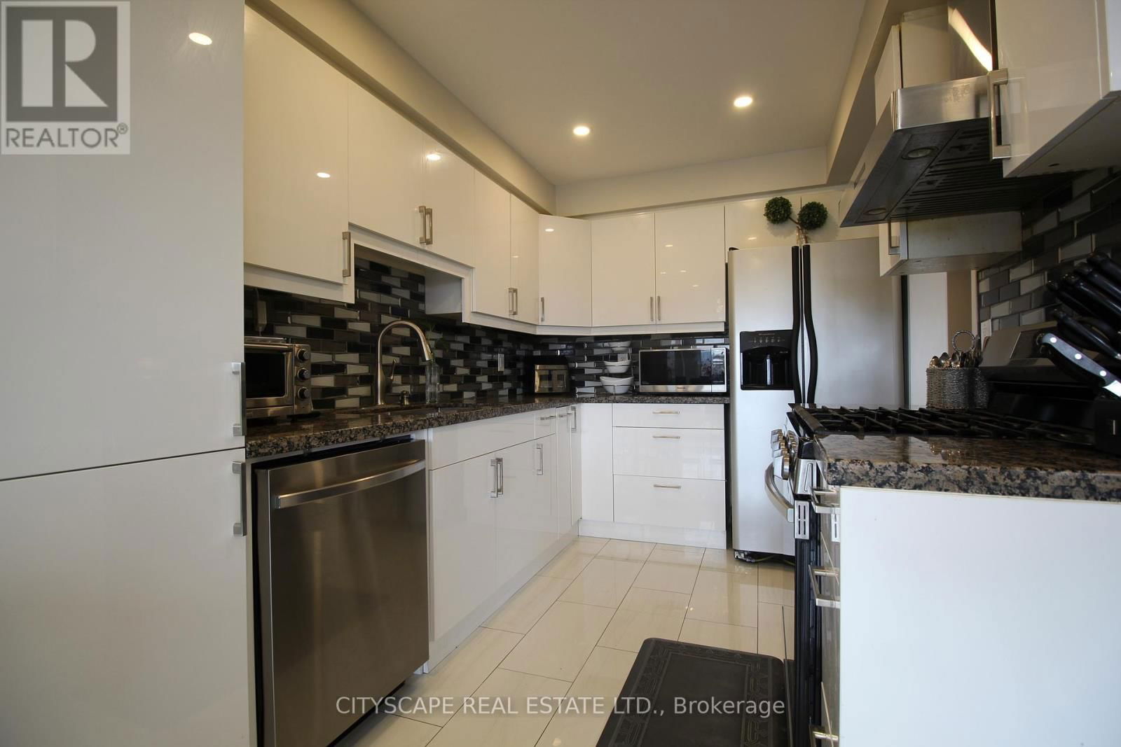 4712 COLOMBO CRESCENT Image 14