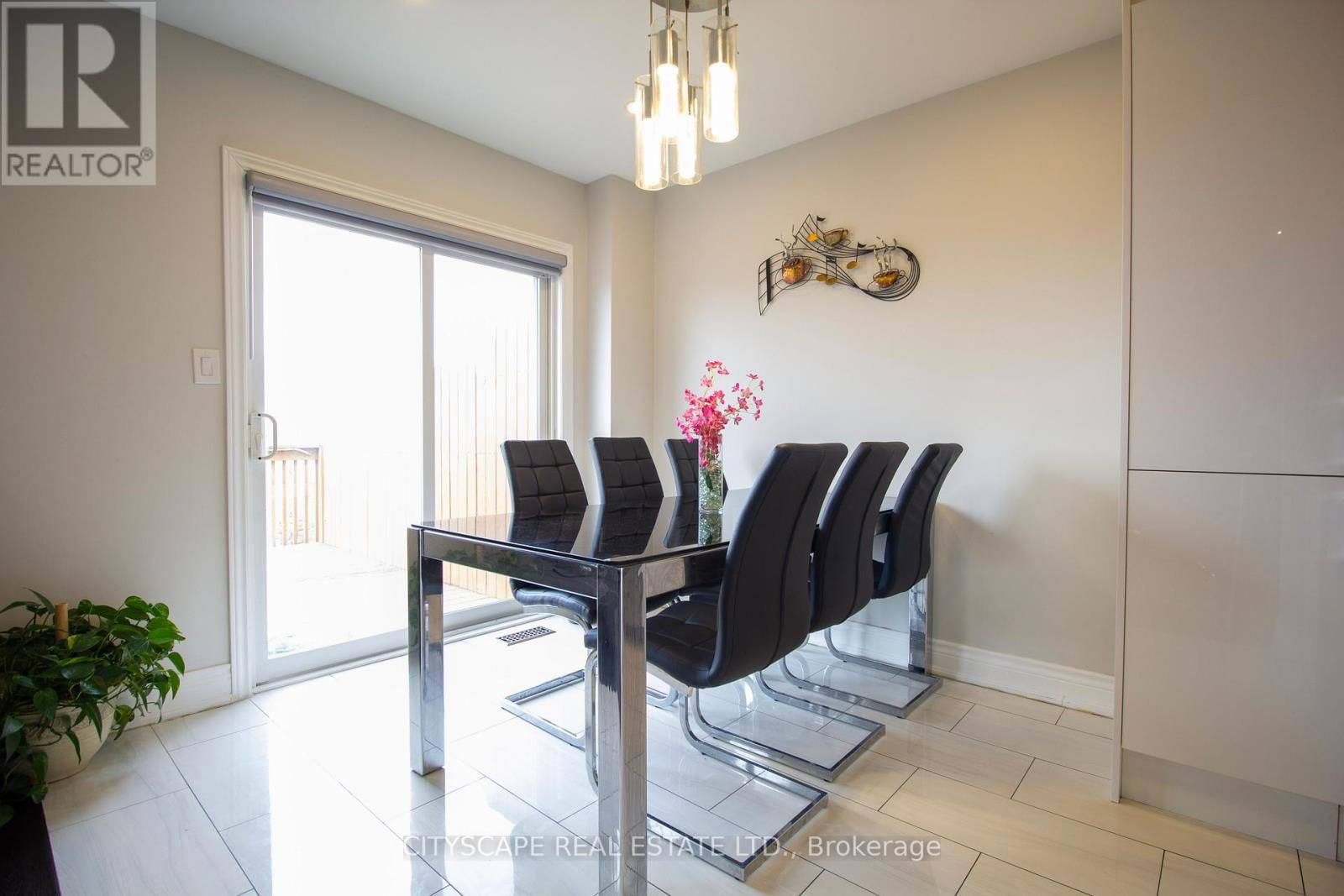 4712 COLOMBO CRESCENT Image 16