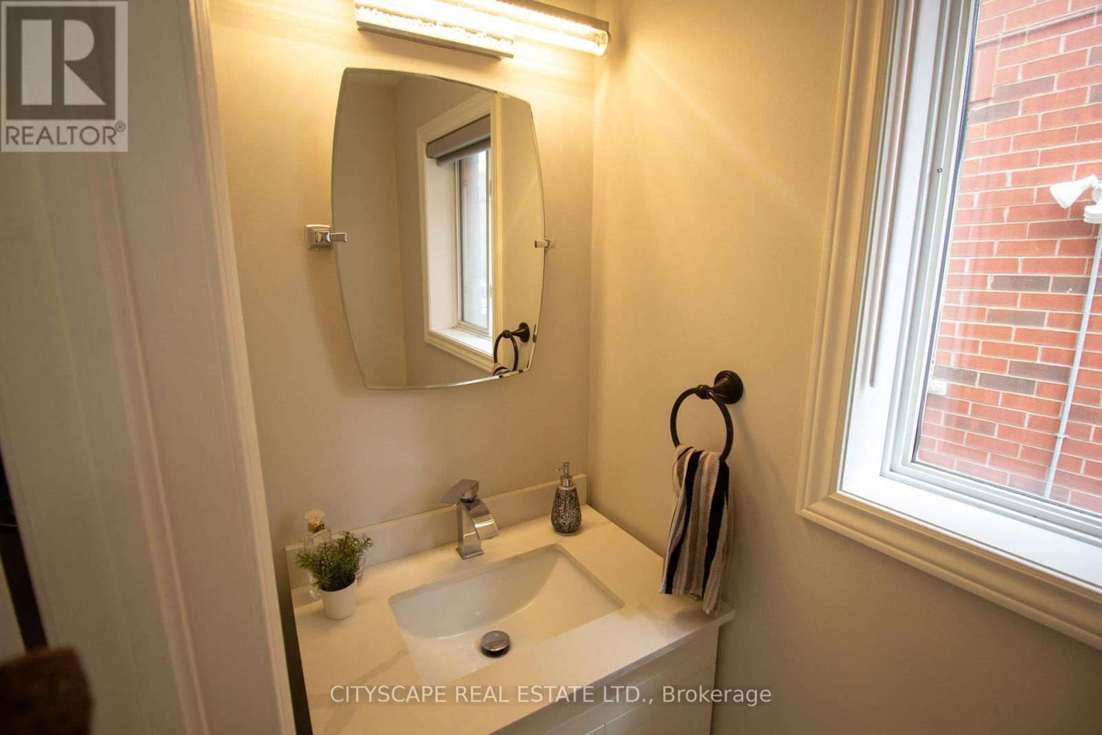 4712 COLOMBO CRESCENT Image 17