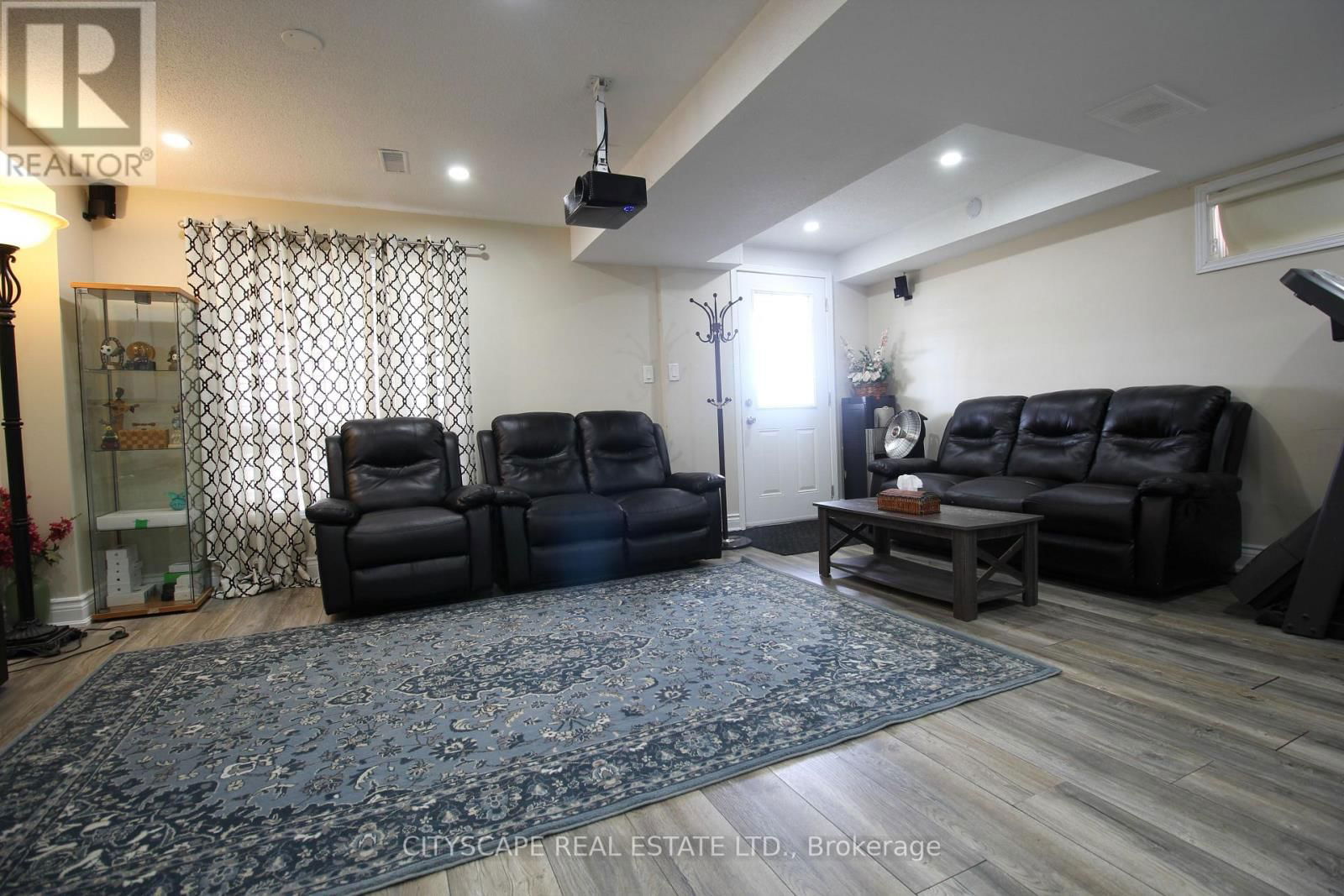4712 COLOMBO CRESCENT Image 25