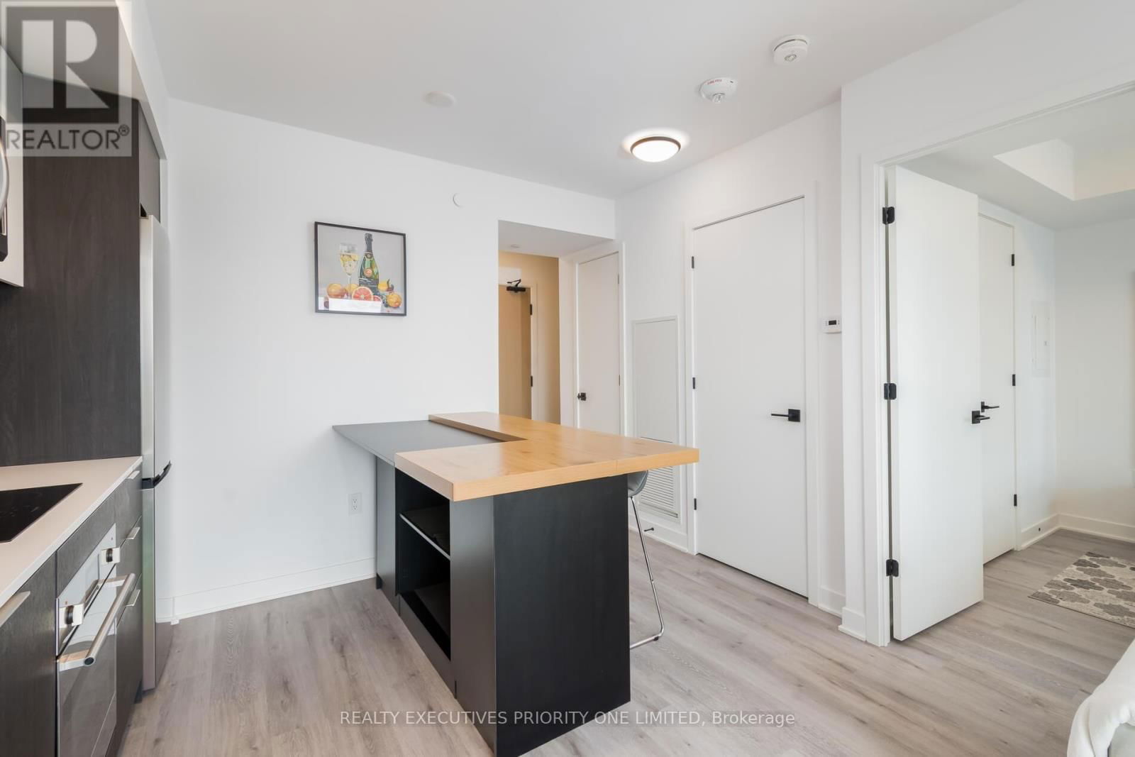 405 - 36 ZORRA STREET Image 11
