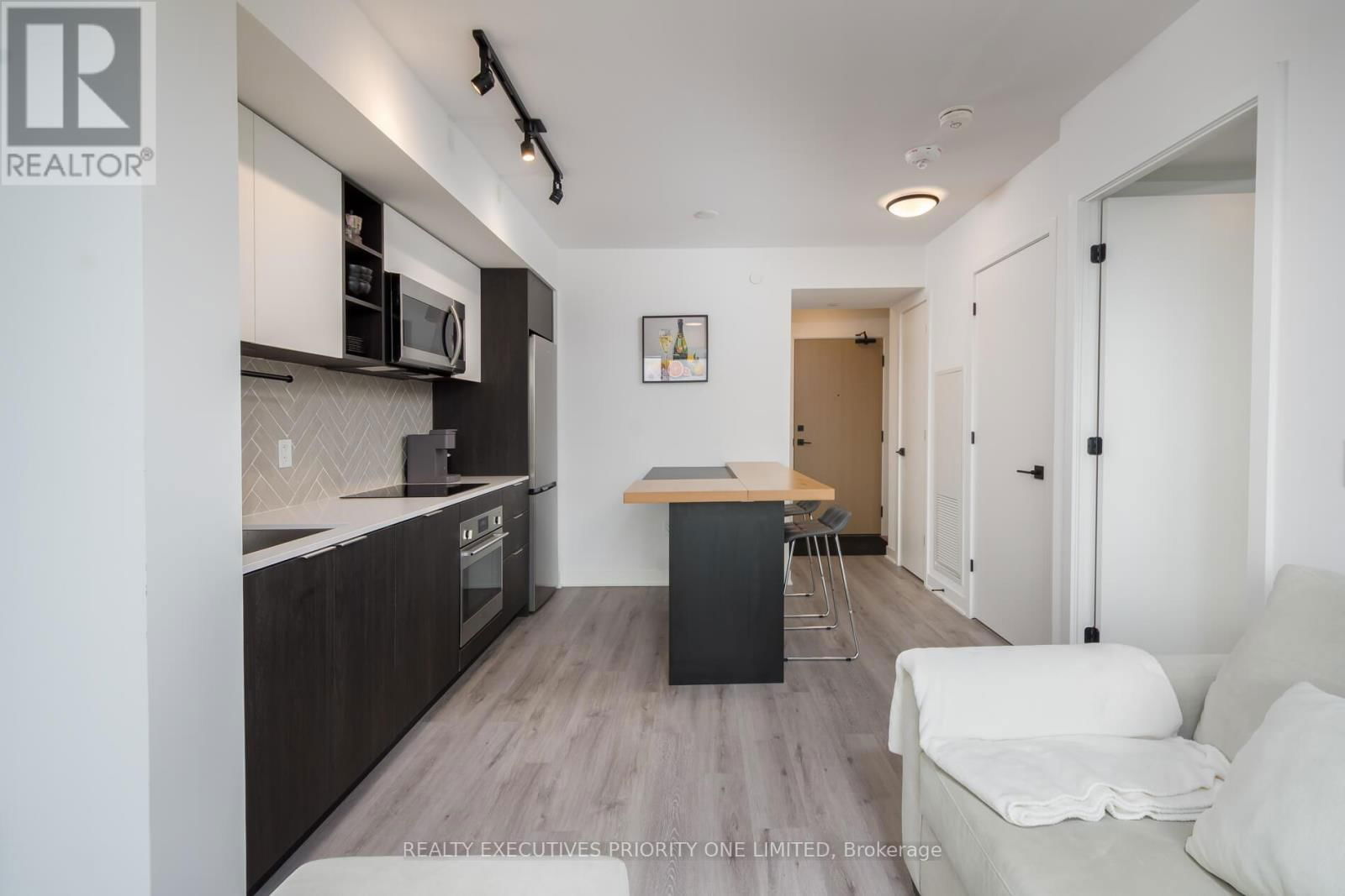 405 - 36 ZORRA STREET Image 13