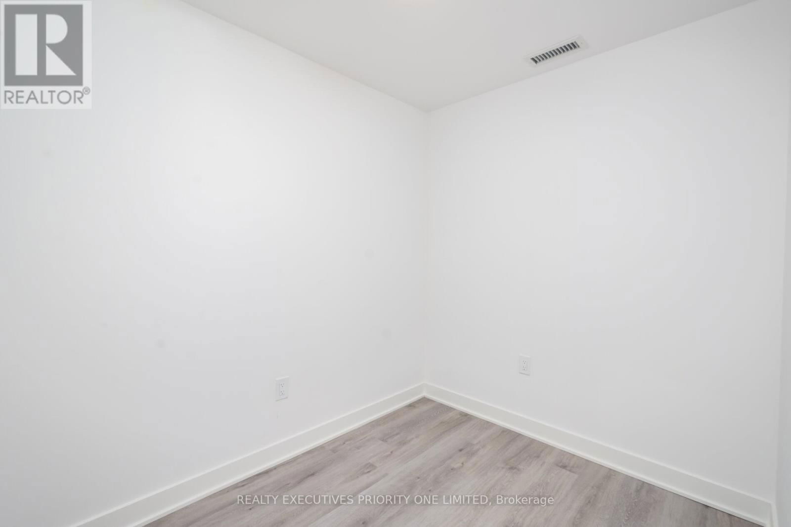 405 - 36 ZORRA STREET Image 20