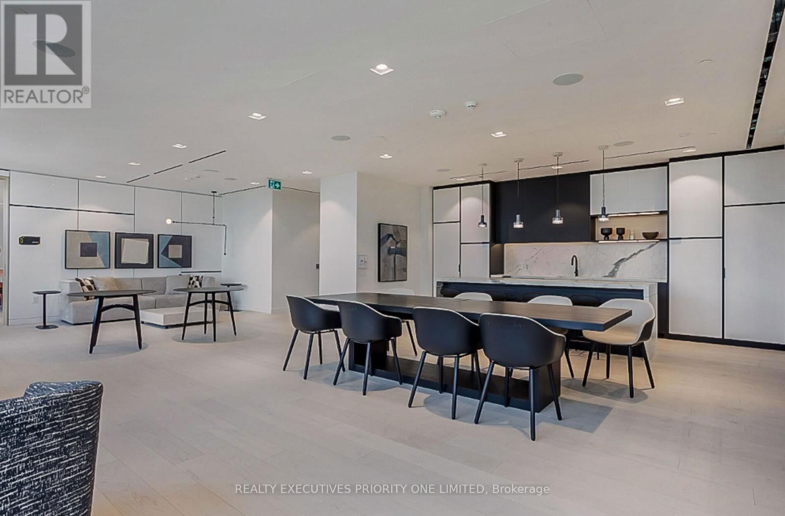 405 - 36 ZORRA STREET Image 31
