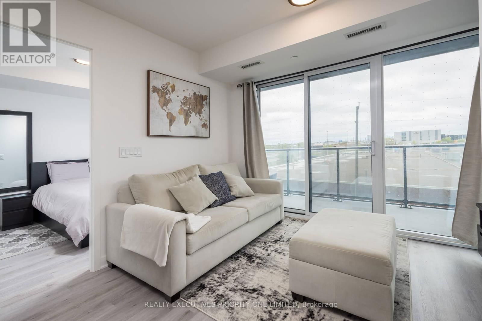 405 - 36 ZORRA STREET Image 6
