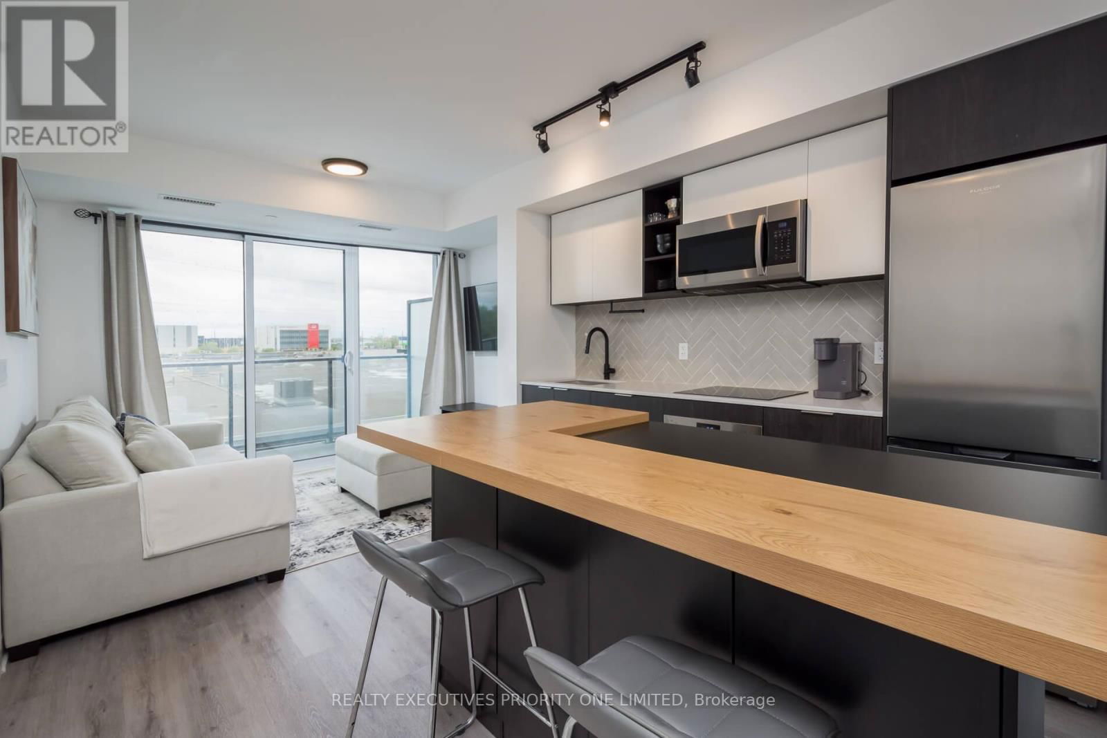 405 - 36 ZORRA STREET Image 8
