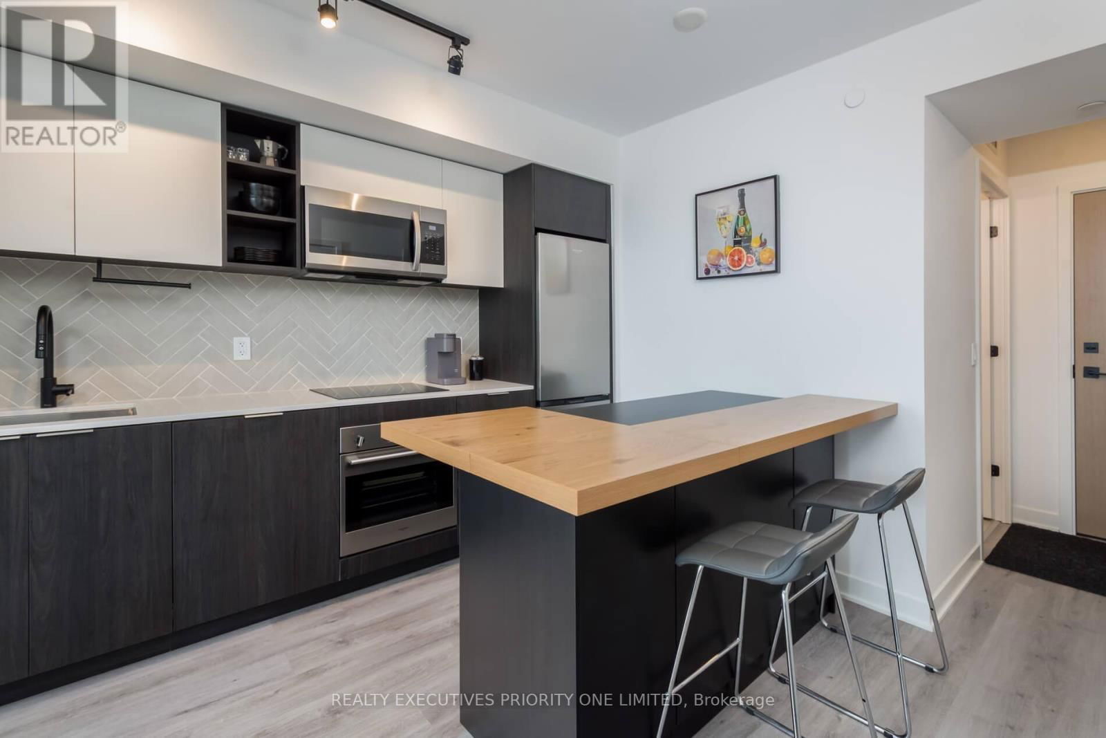 405 - 36 ZORRA STREET Image 9