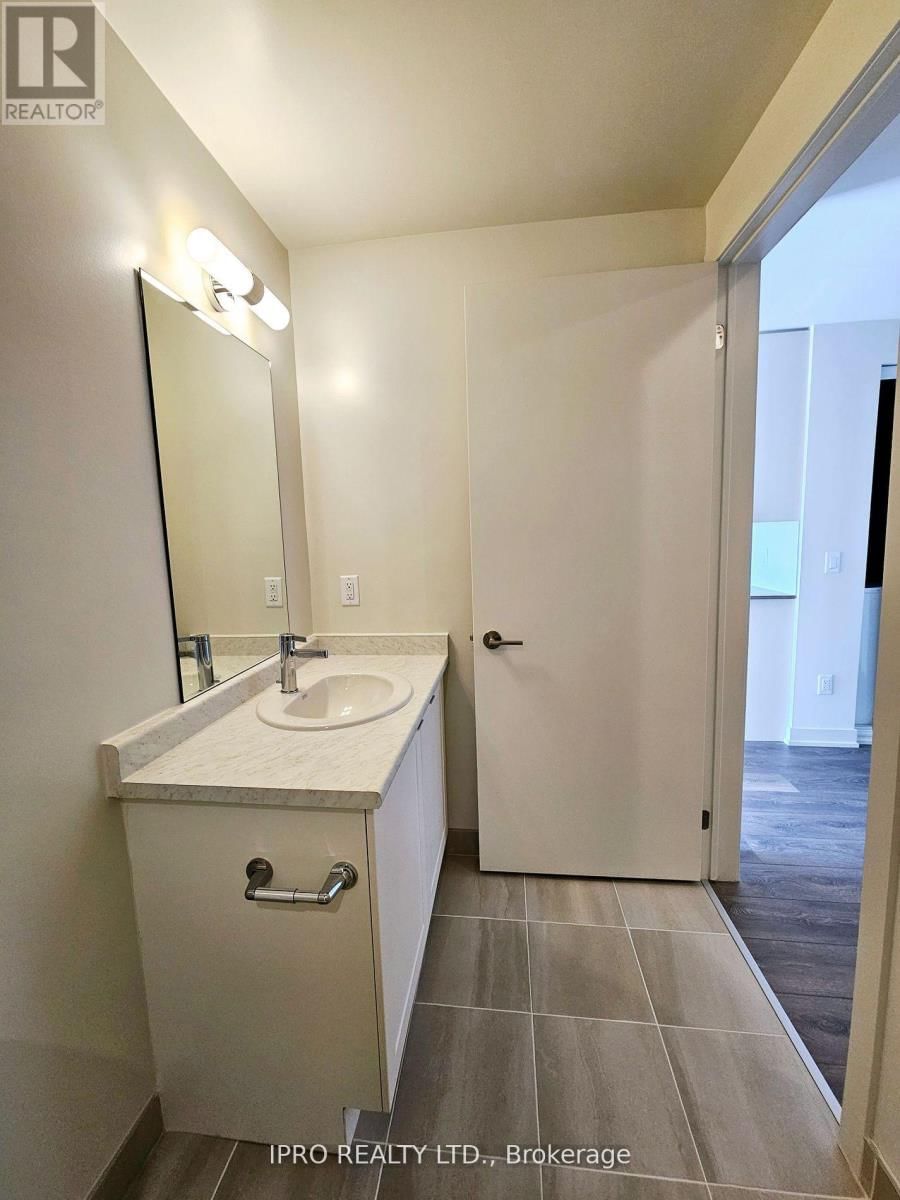 311 - 62 SKY HARBOUR DRIVE Image 12