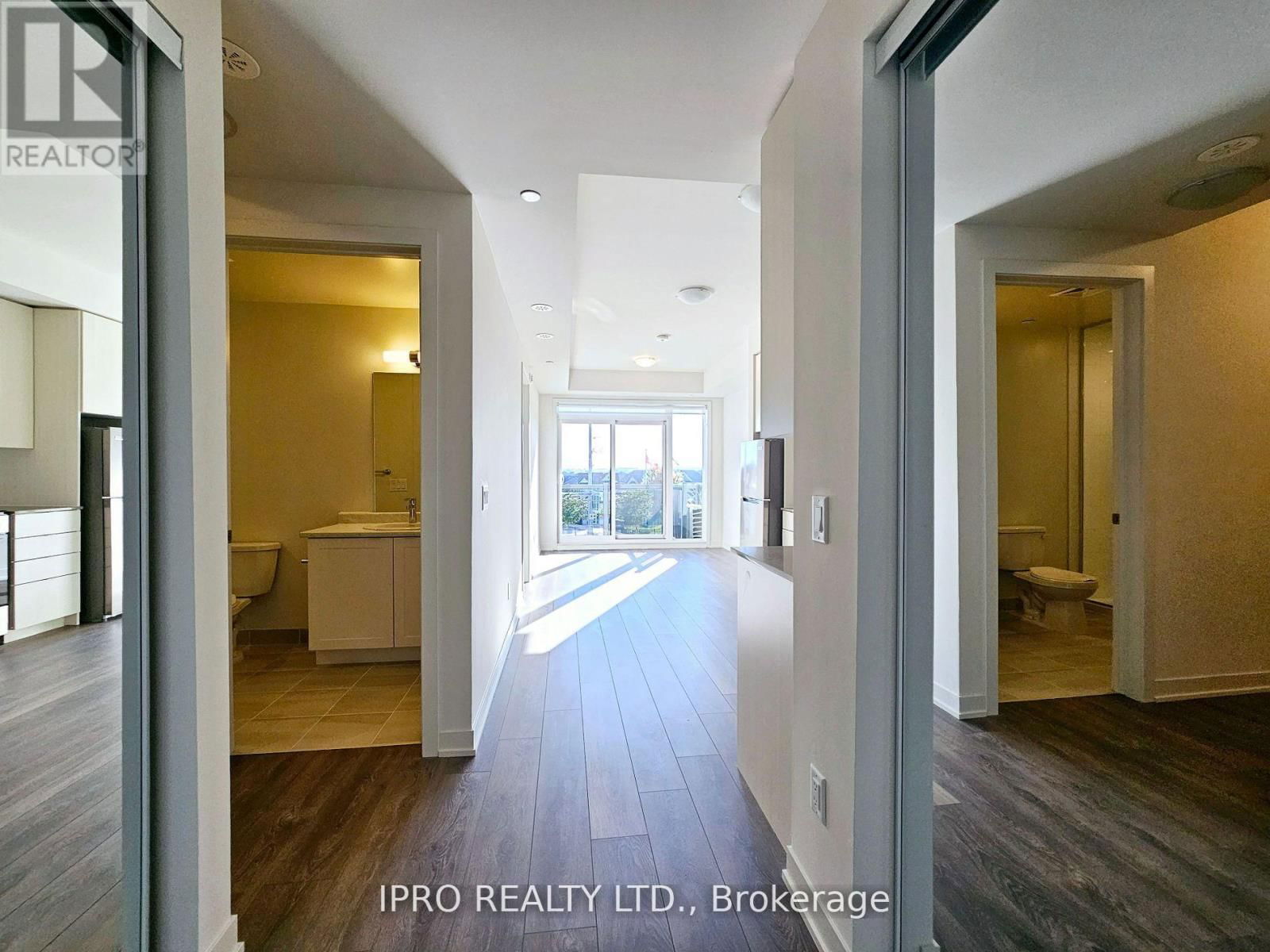 311 - 62 SKY HARBOUR DRIVE Image 3