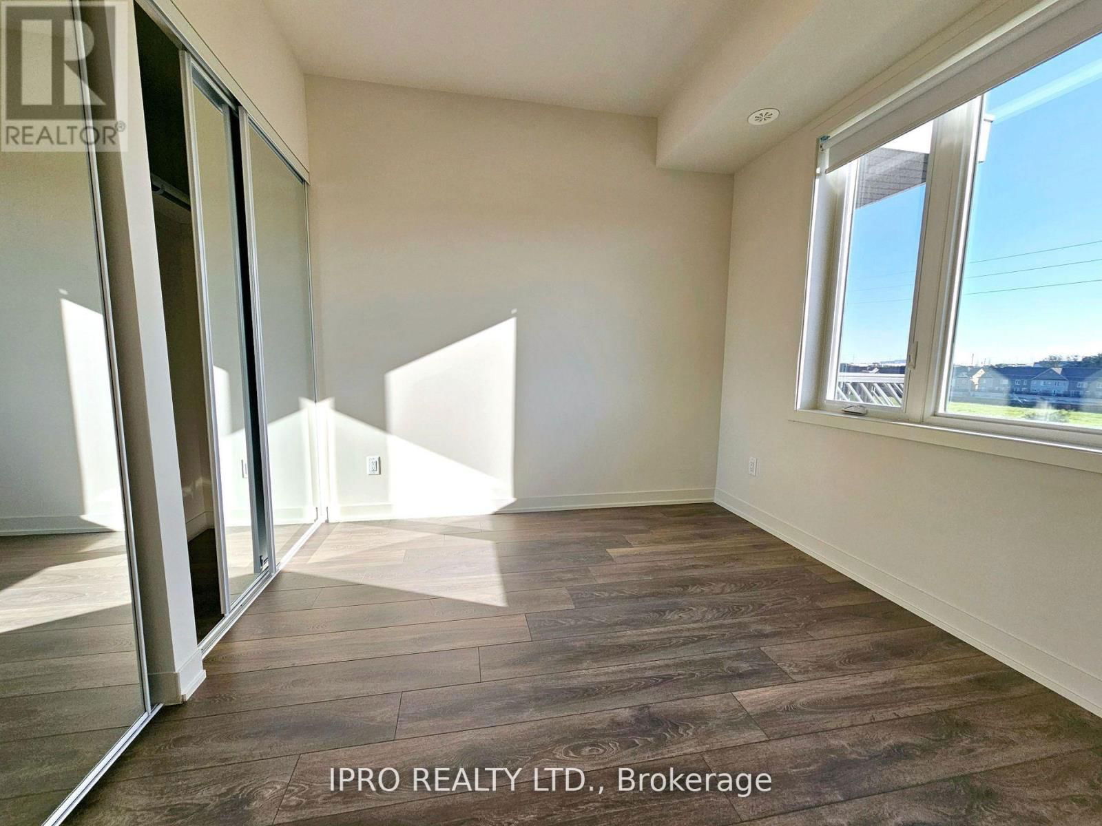 311 - 62 SKY HARBOUR DRIVE Image 8