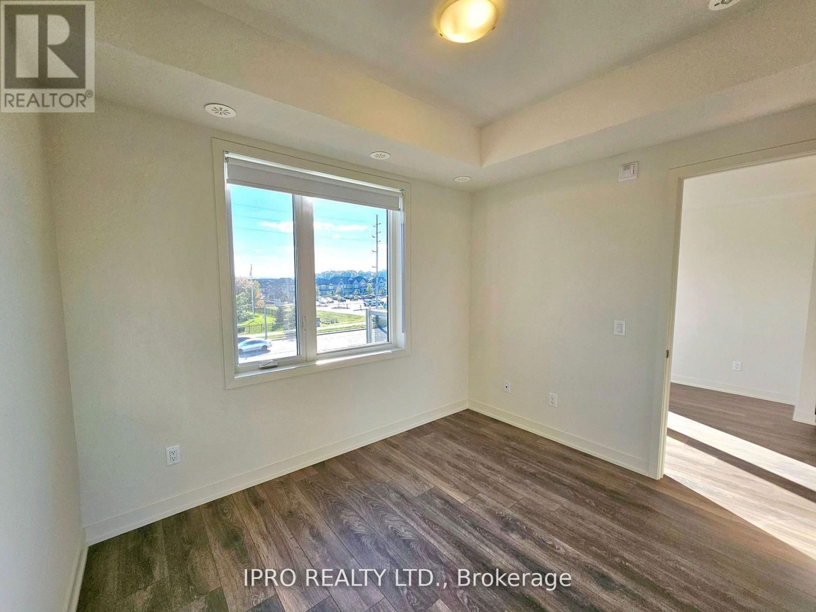 311 - 62 SKY HARBOUR DRIVE Image 9
