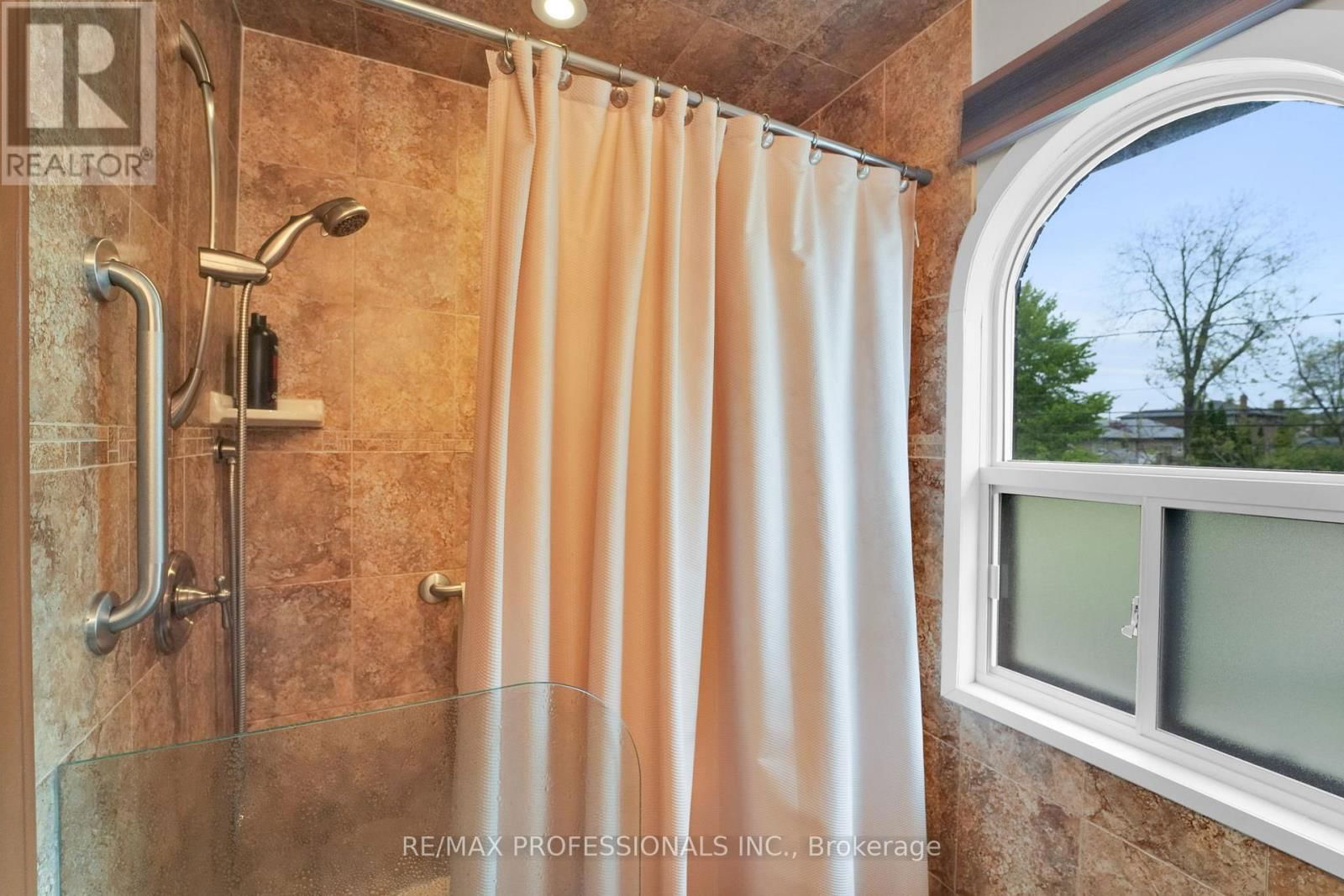 65 STRATHBURN BOULEVARD Image 21