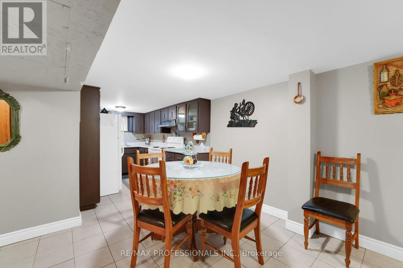 65 STRATHBURN BOULEVARD Image 27