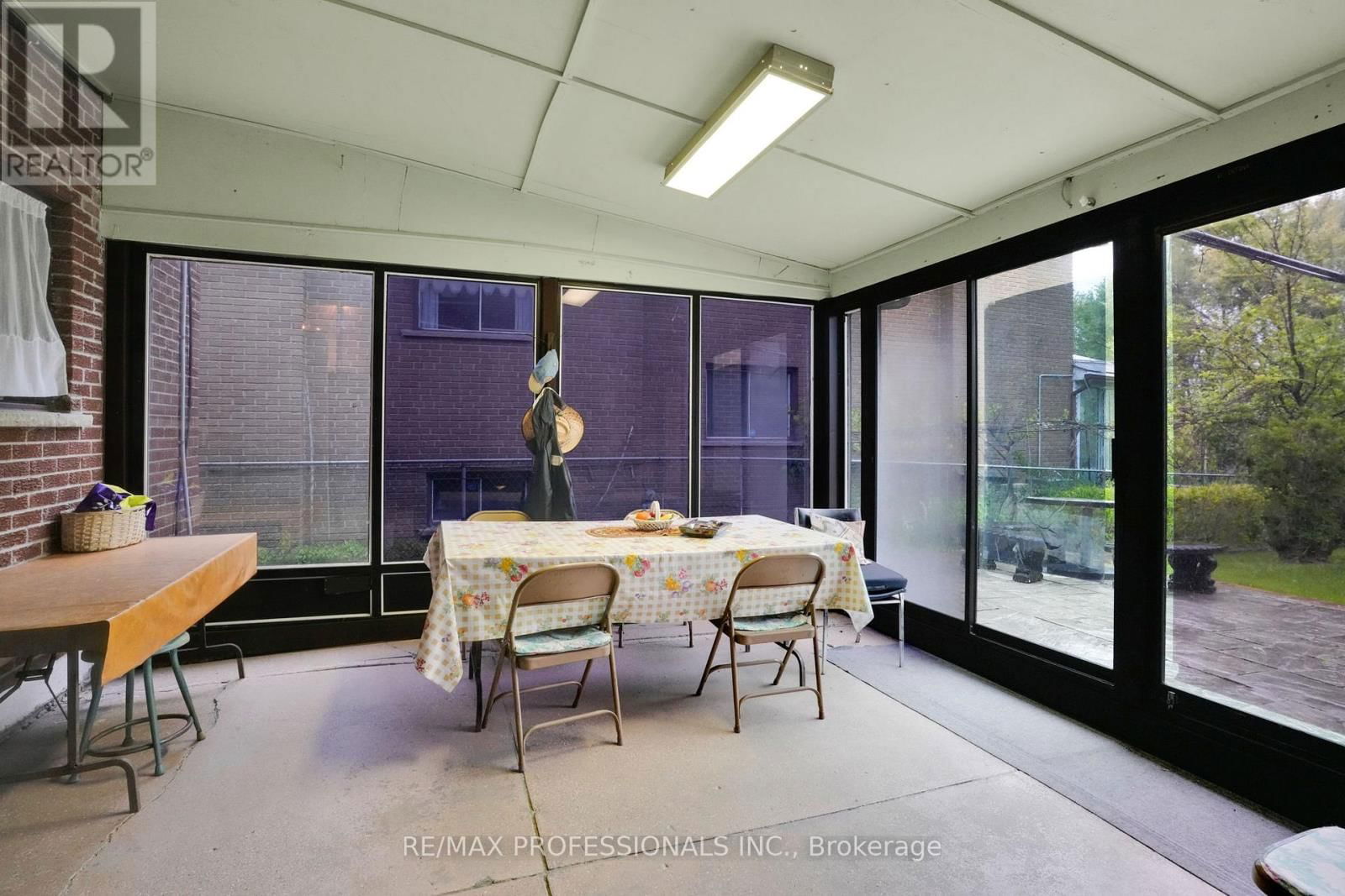 65 STRATHBURN BOULEVARD Image 28