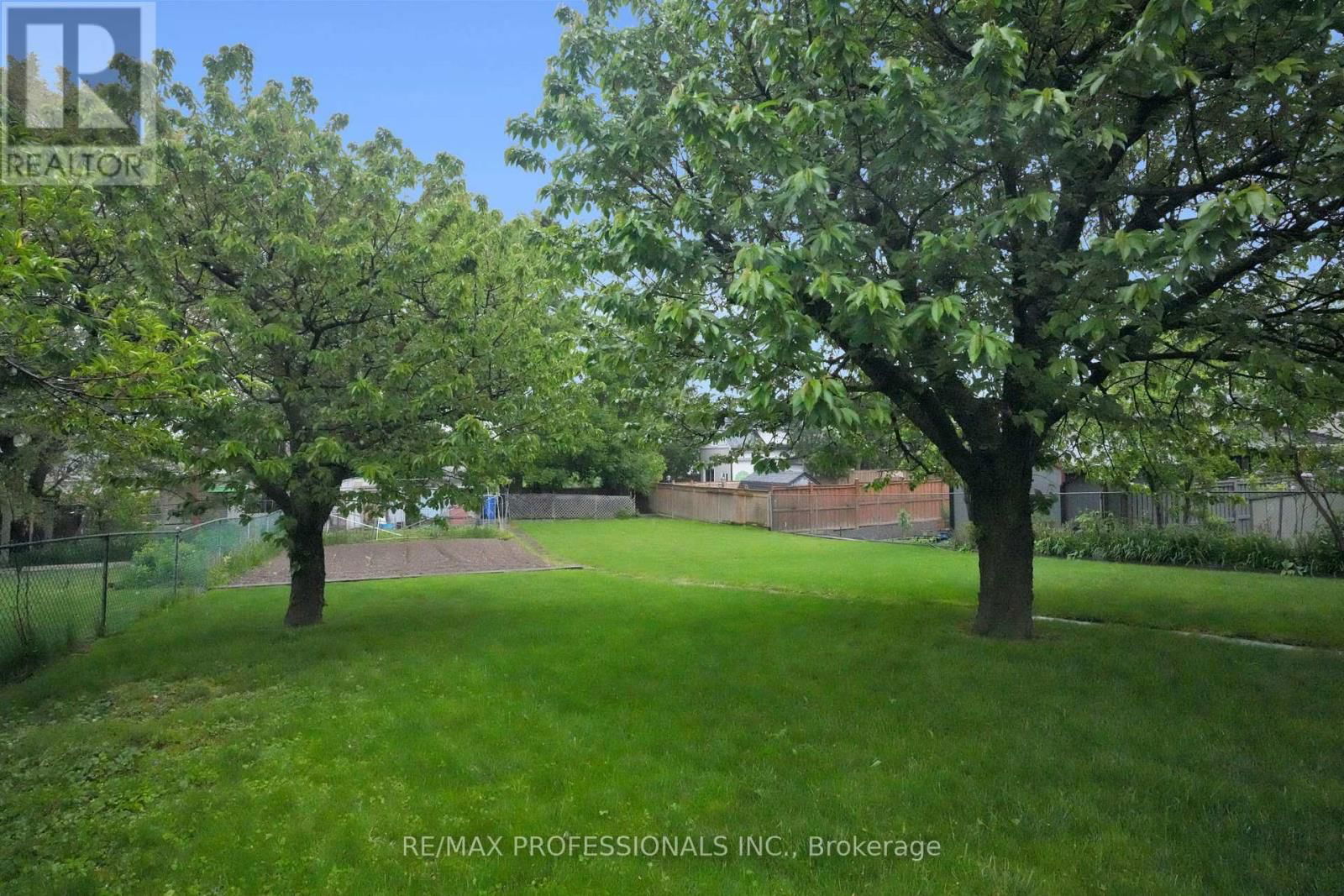 65 STRATHBURN BOULEVARD Image 30