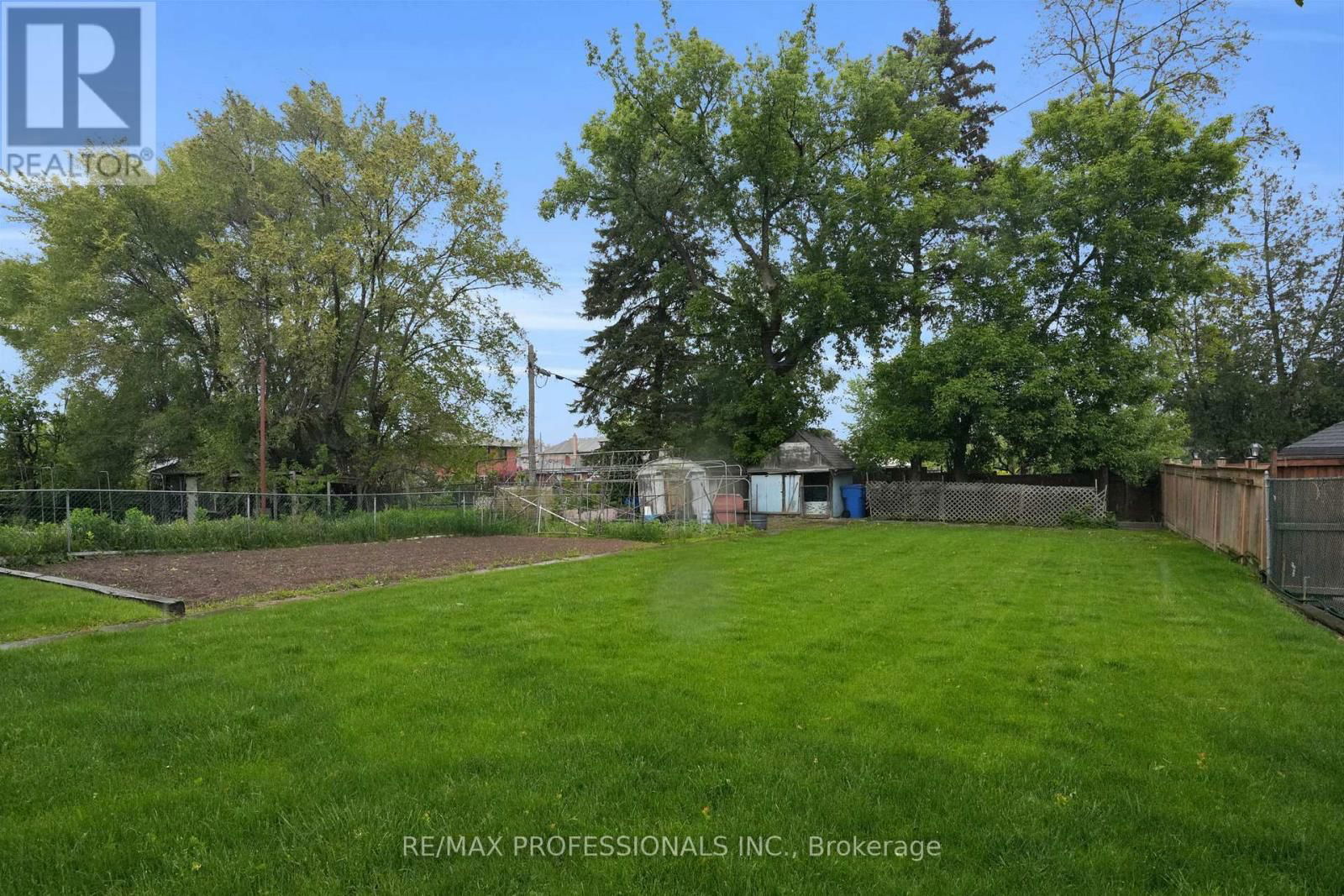 65 STRATHBURN BOULEVARD Image 31