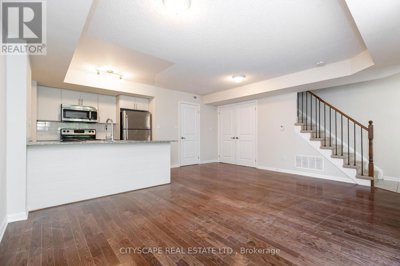 130 - 11 FOUNDRY AVENUE Image 2