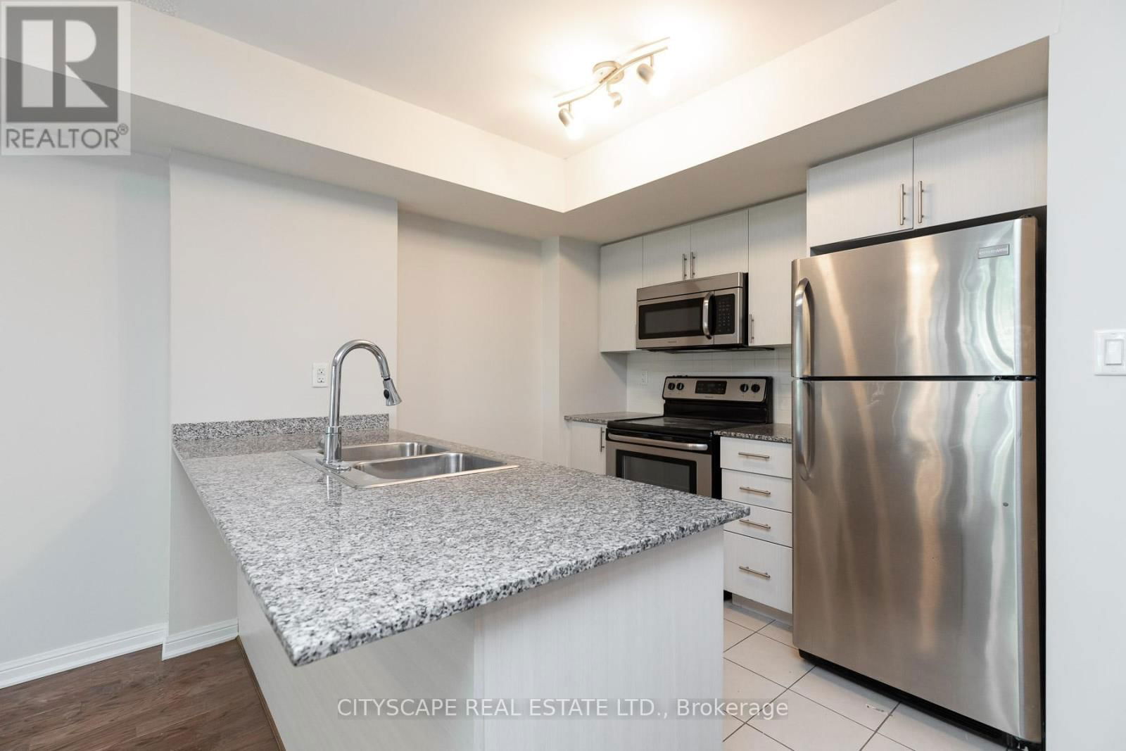 130 - 11 FOUNDRY AVENUE Image 3