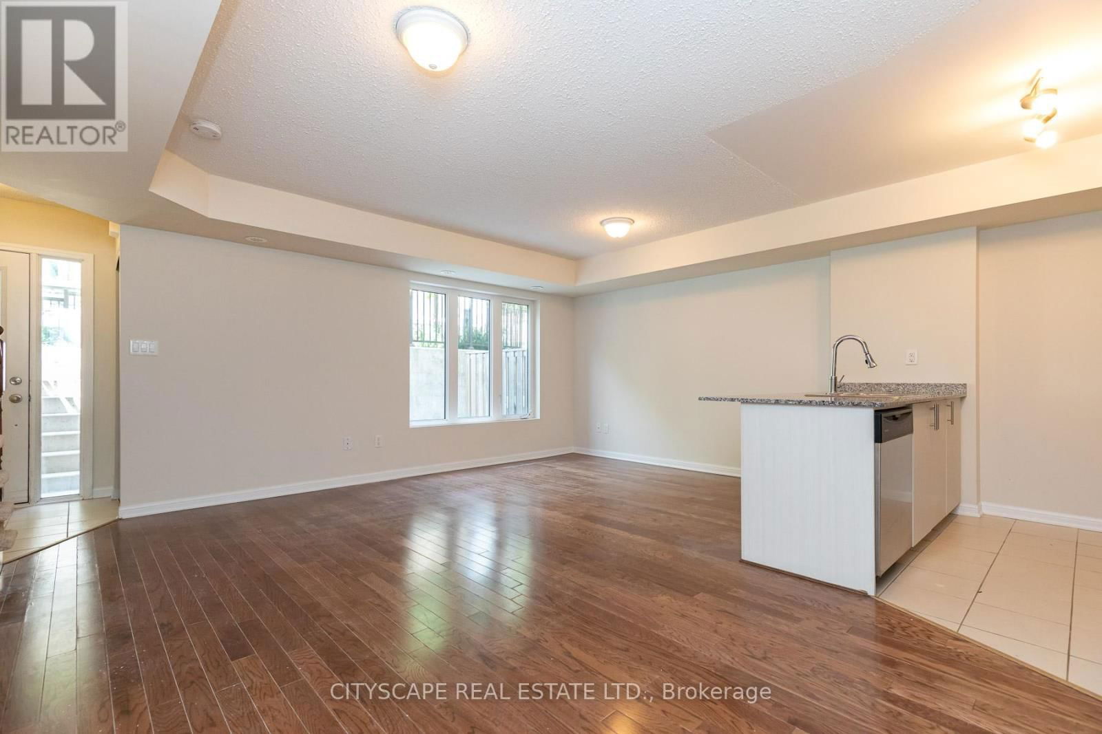 130 - 11 FOUNDRY AVENUE Image 4