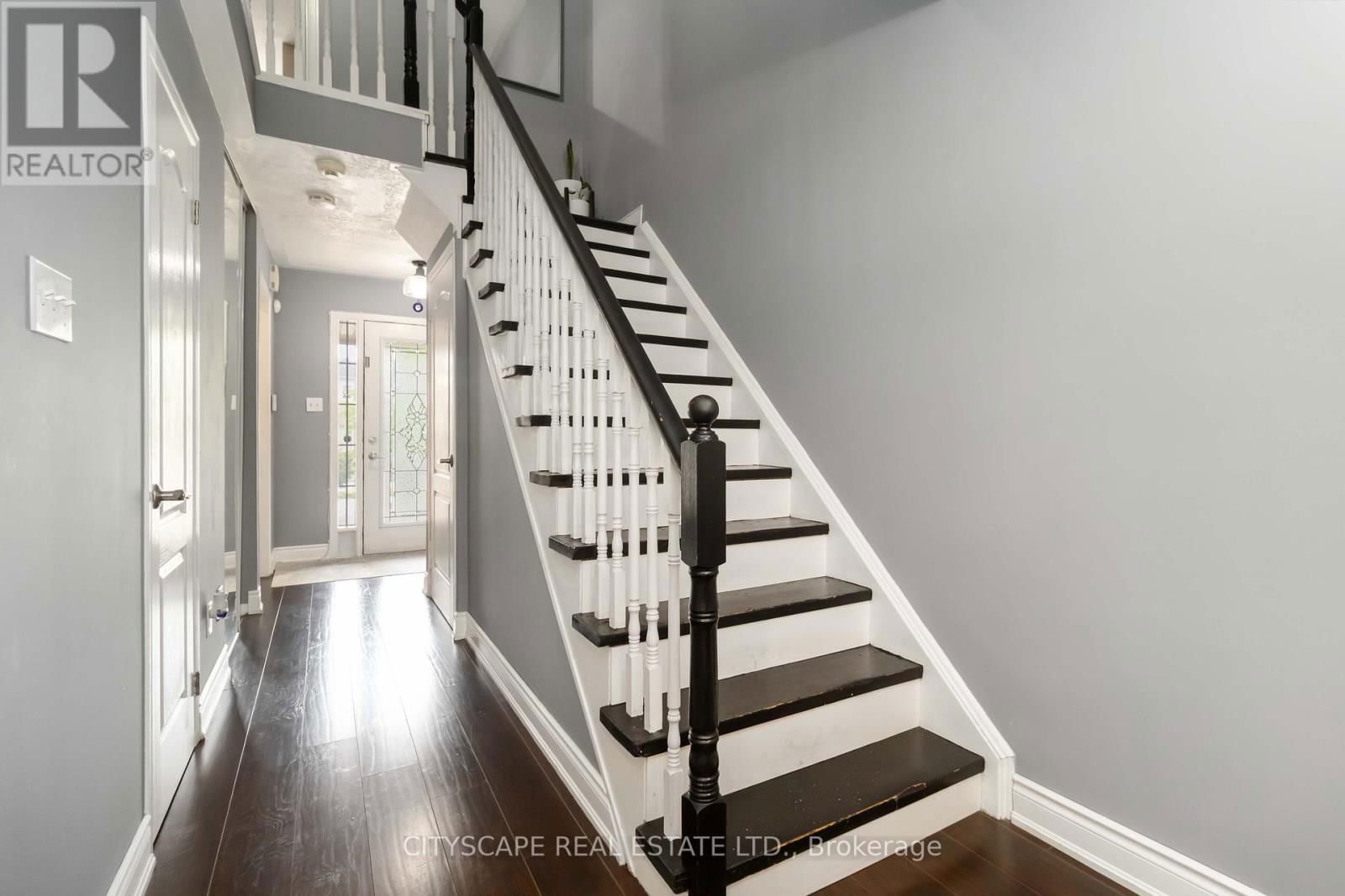 58 HANTON CRESCENT Image 19