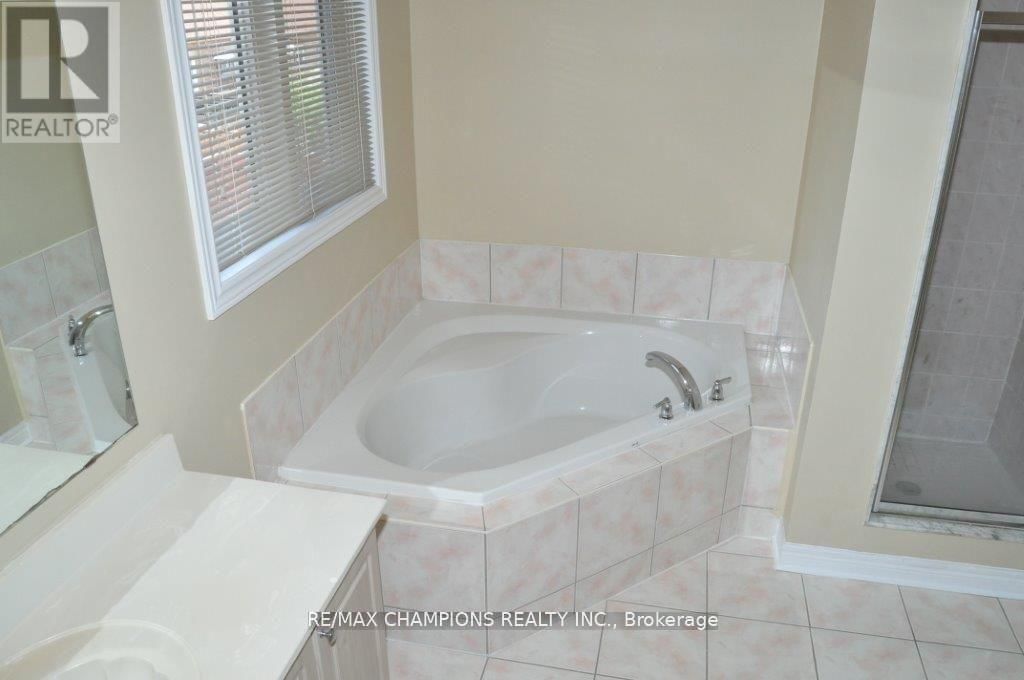 104 MASTERS GREEN CRESCENT Image 16