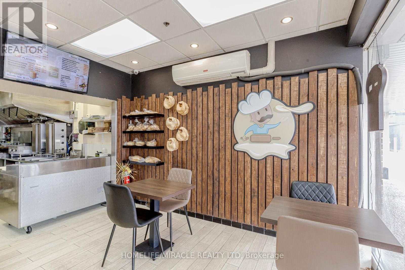 23 - 128 QUEEN STREET SOUTH Image 12