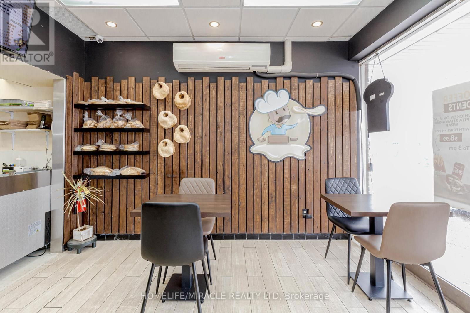 23 - 128 QUEEN STREET SOUTH Image 13