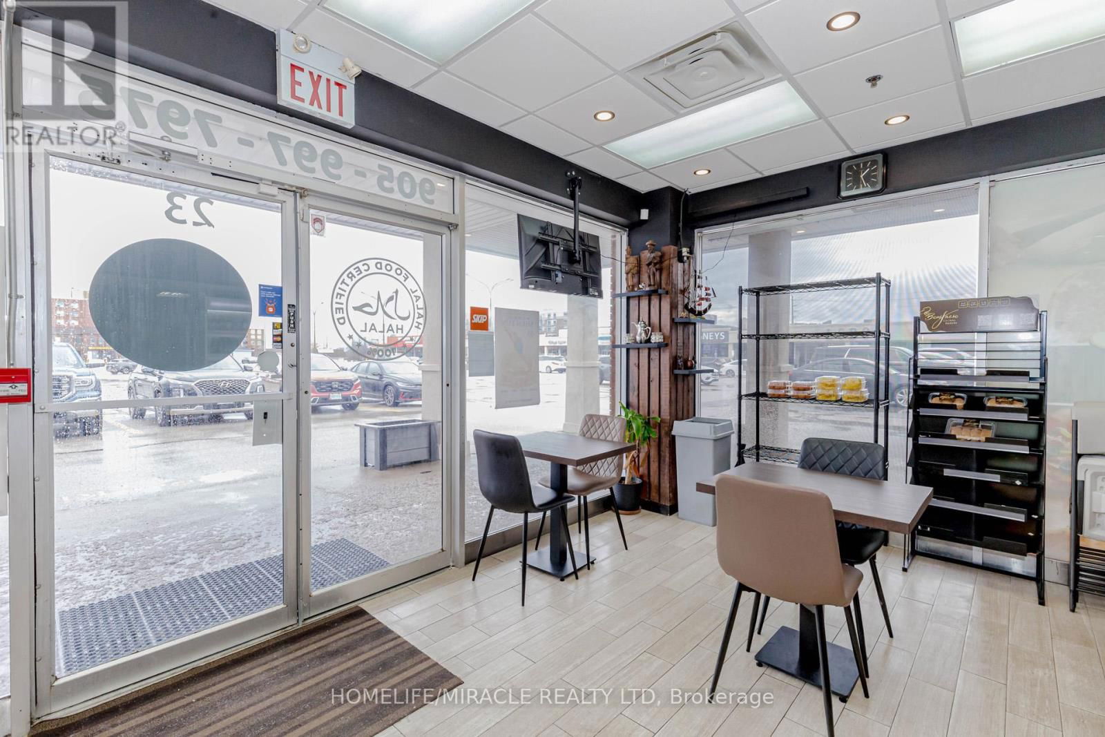 23 - 128 QUEEN STREET SOUTH Image 16