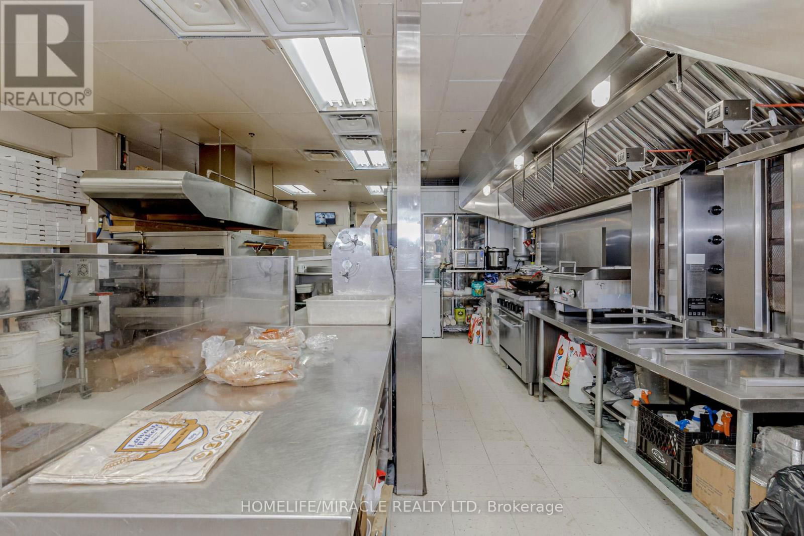 23 - 128 QUEEN STREET SOUTH Image 25