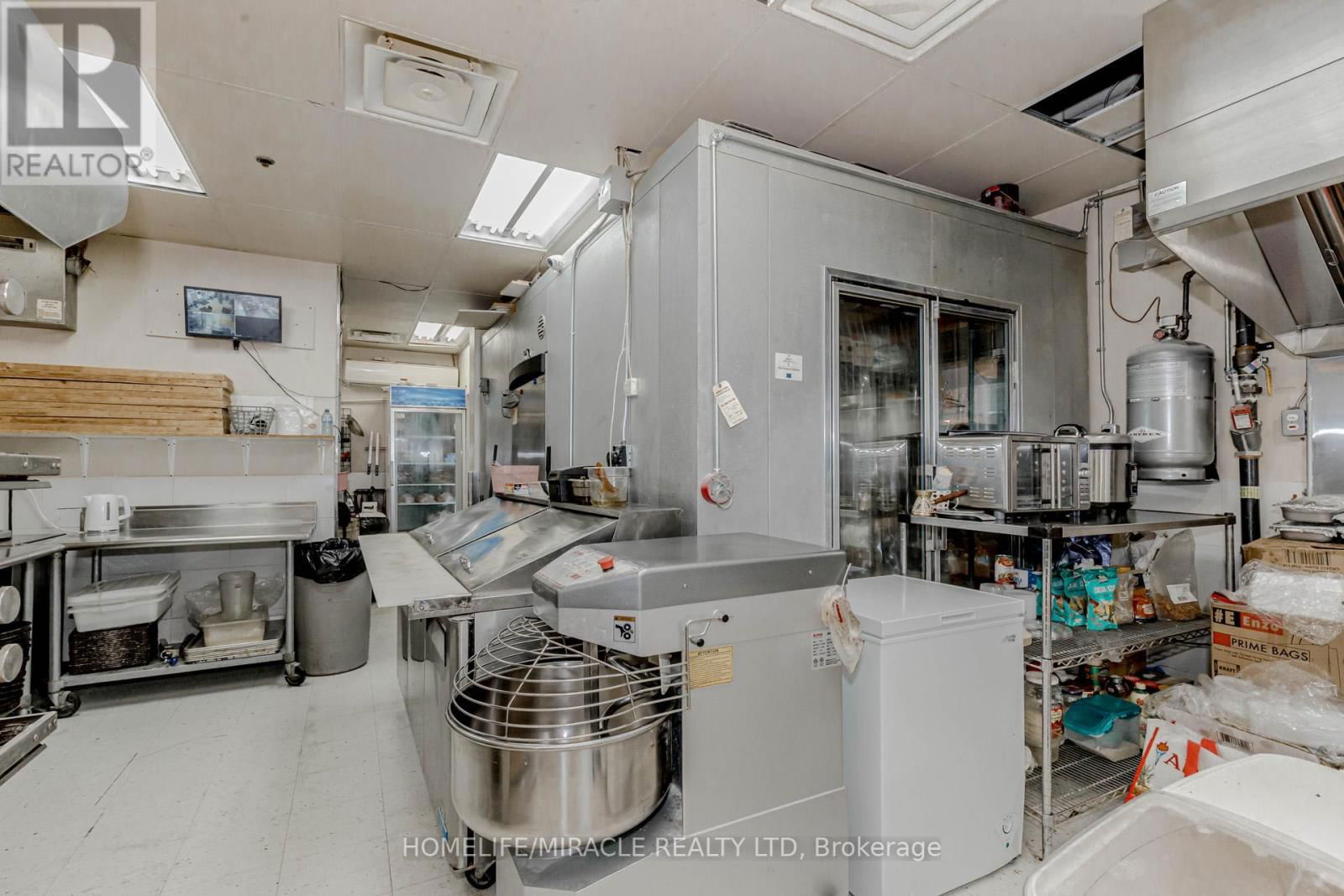 23 - 128 QUEEN STREET SOUTH Image 32