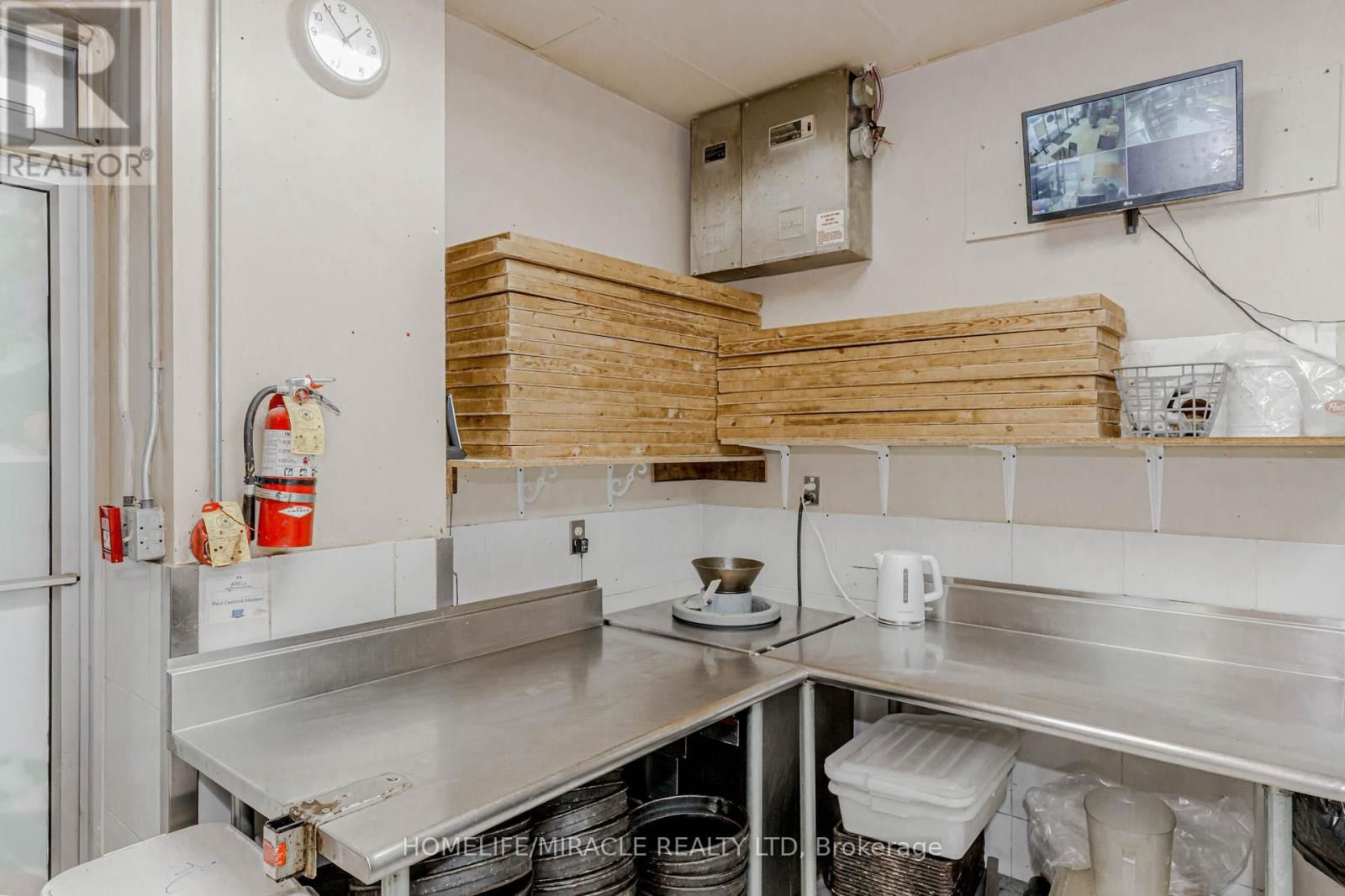 23 - 128 QUEEN STREET SOUTH Image 39