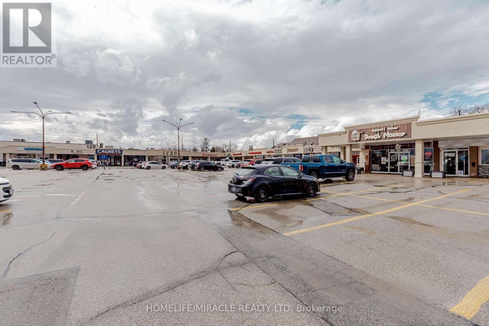 23 - 128 QUEEN STREET SOUTH Image 4