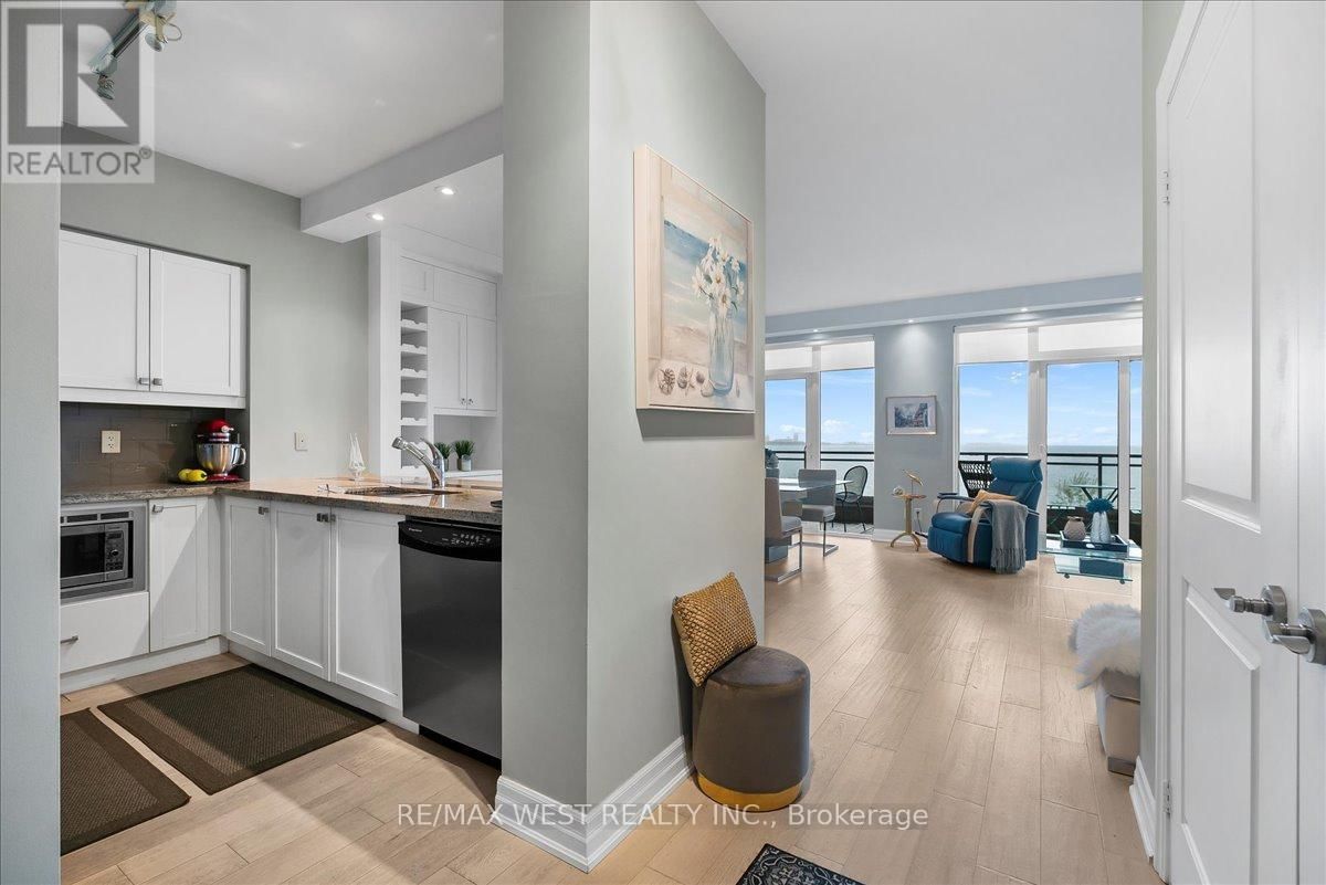 310 - 58 MARINE PARADE DRIVE Image 3