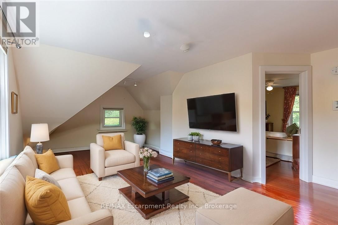 302 WILLIAM STREET Image 17