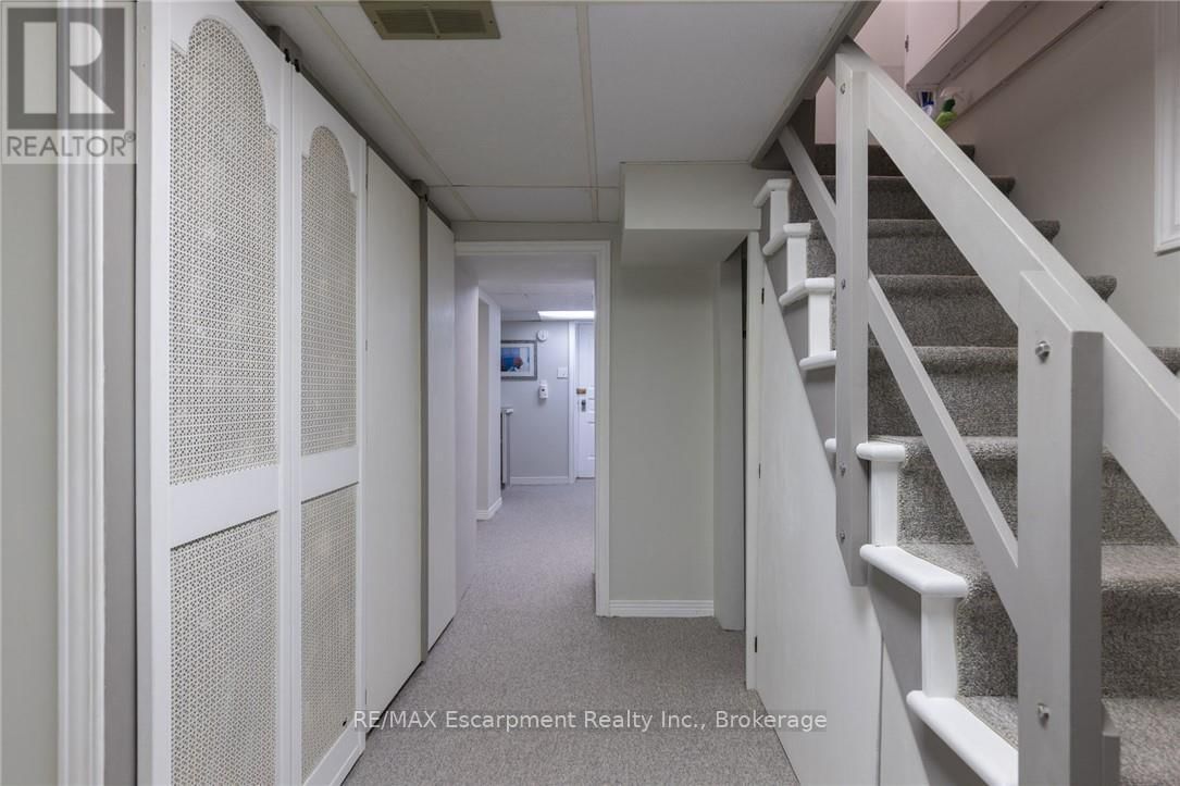302 WILLIAM STREET Image 21