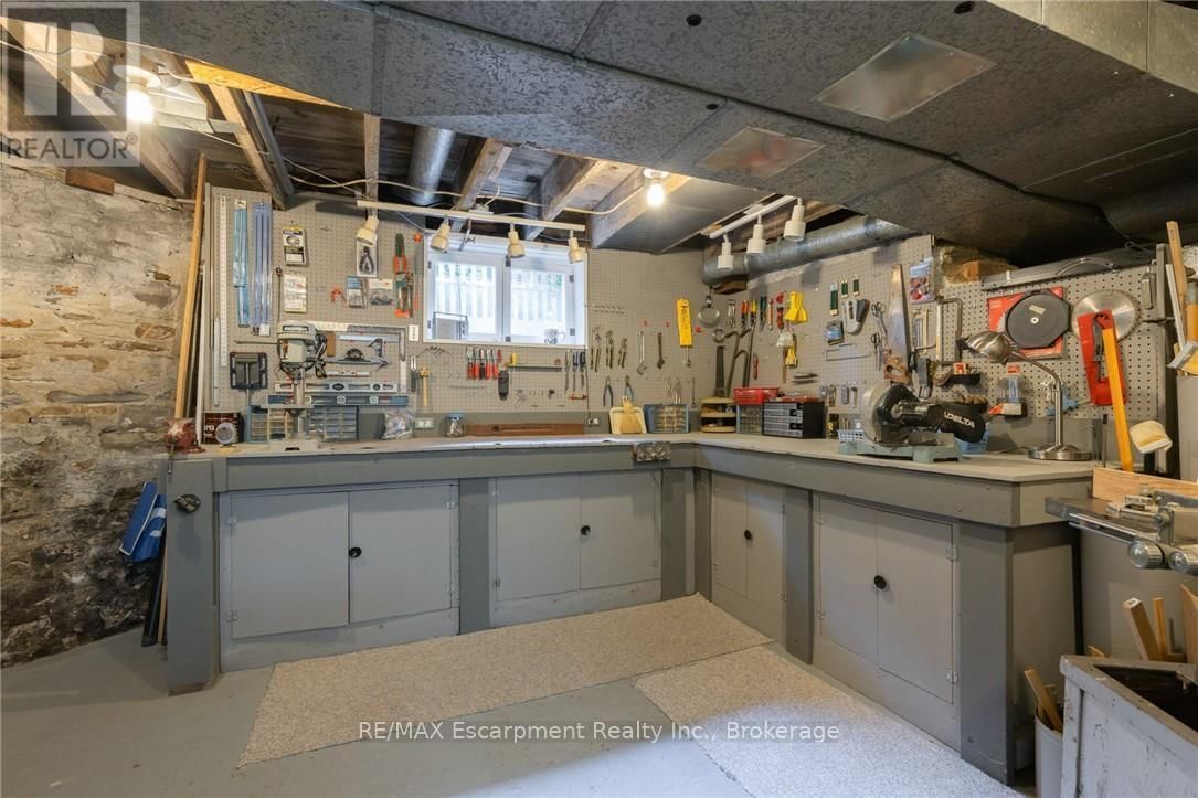 302 WILLIAM STREET Image 22