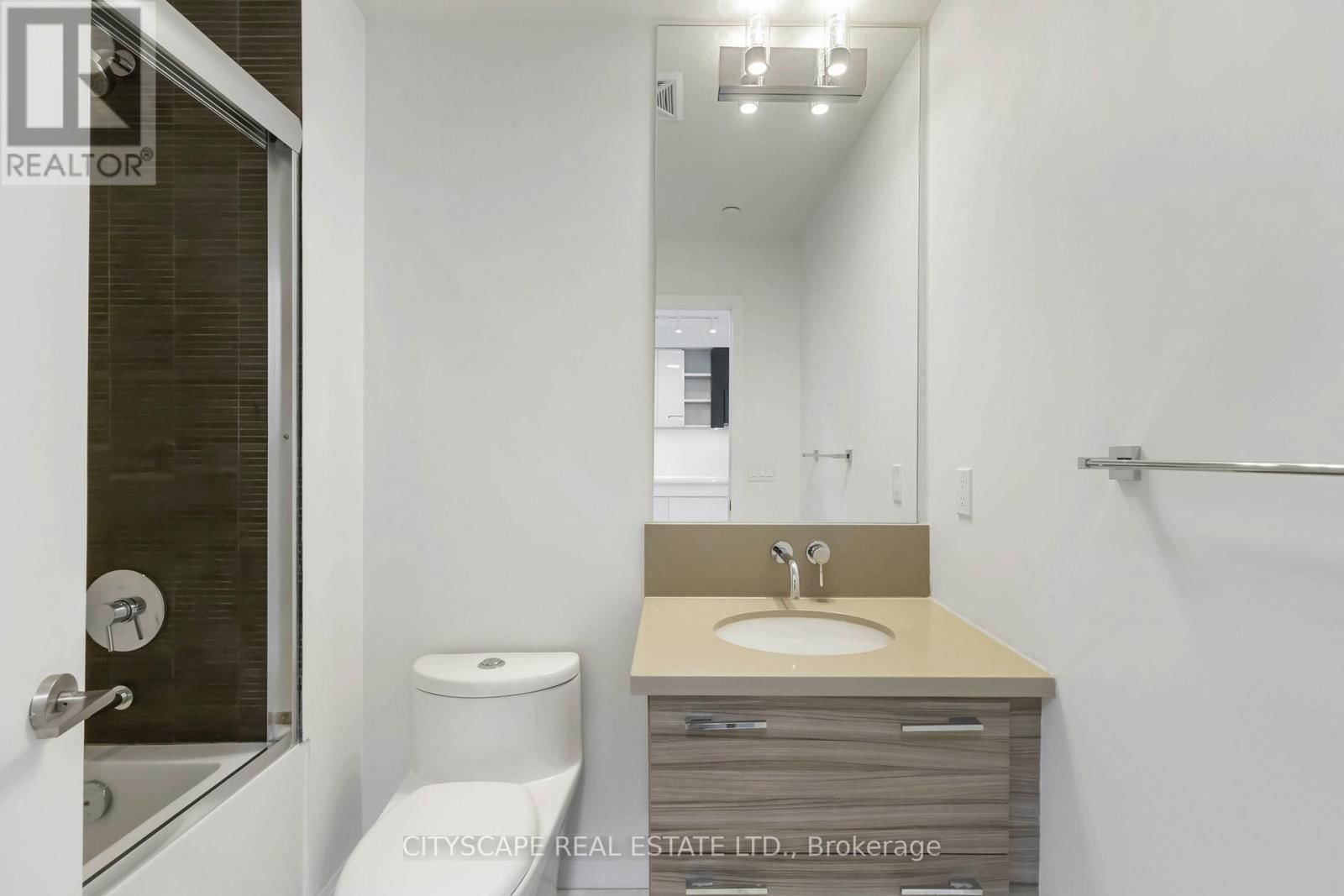 3405 - 33 SHORE BREEZE DRIVE Image 12