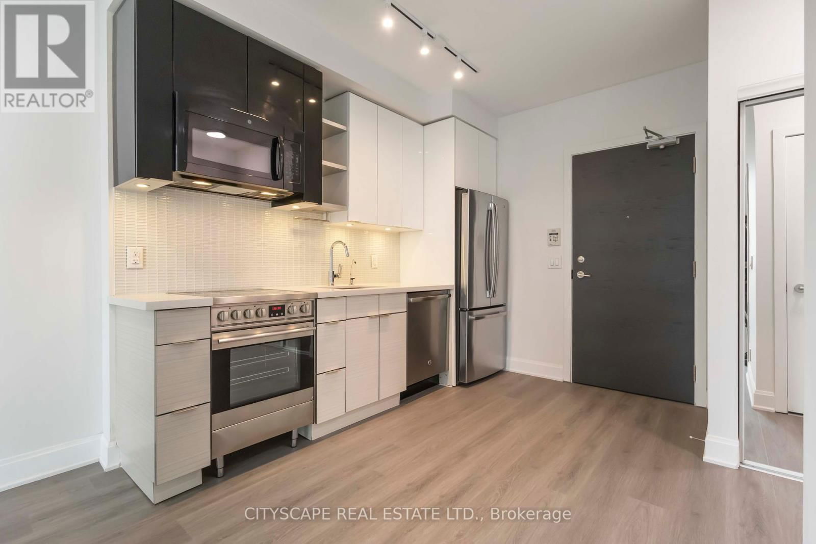 3405 - 33 SHORE BREEZE DRIVE Image 13