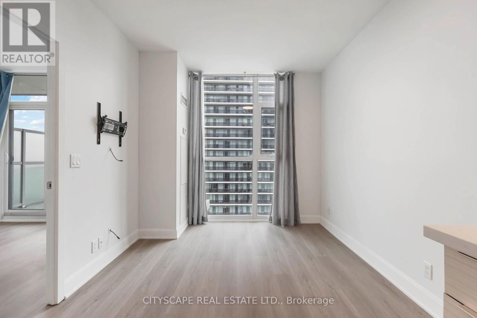 3405 - 33 SHORE BREEZE DRIVE Image 17