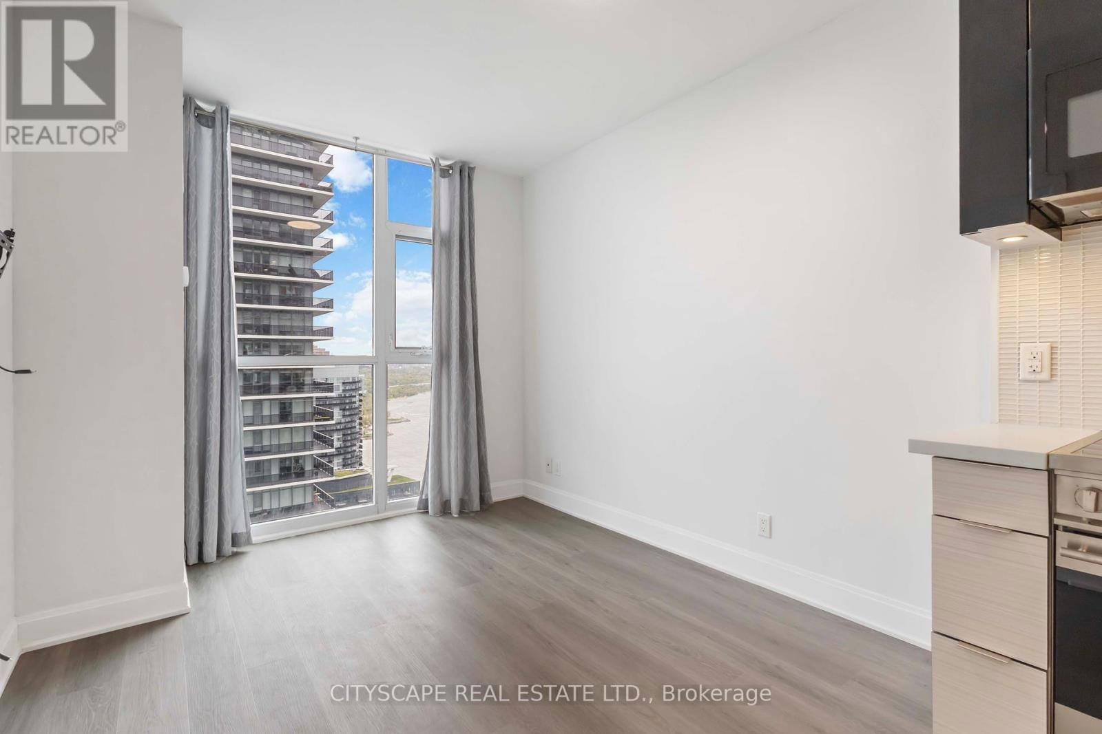 3405 - 33 SHORE BREEZE DRIVE Image 18