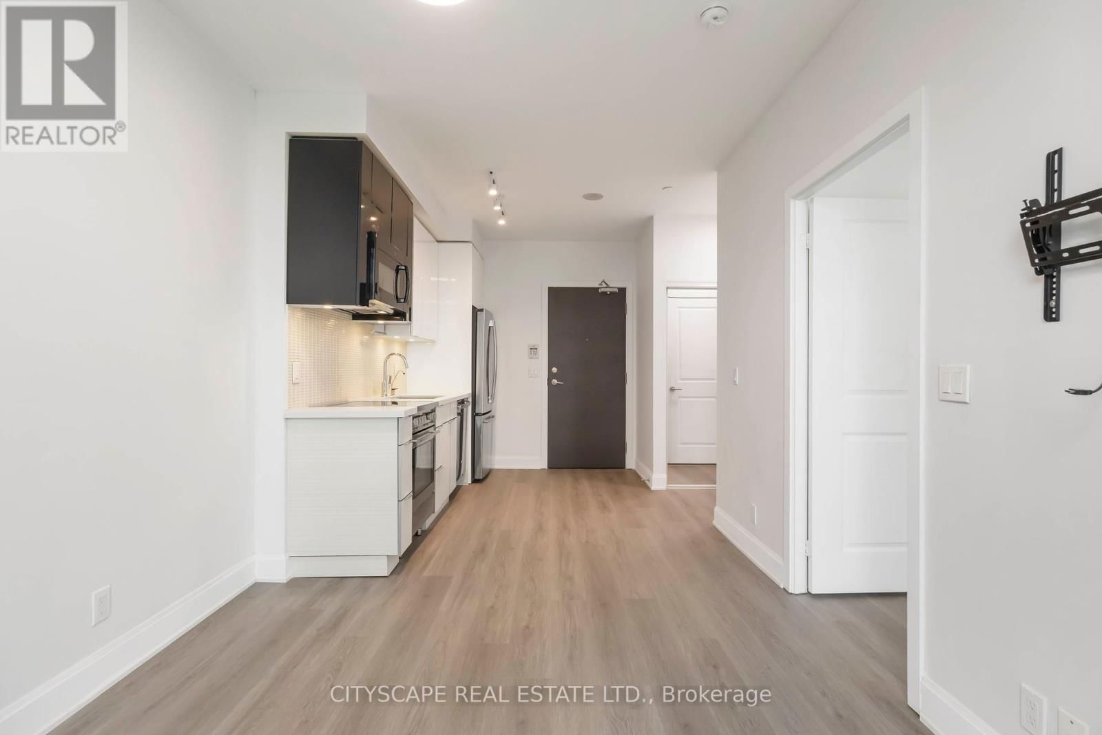 3405 - 33 SHORE BREEZE DRIVE Image 20