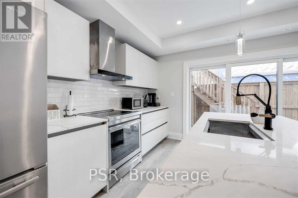2 - 207 PERTH AVENUE Image 10