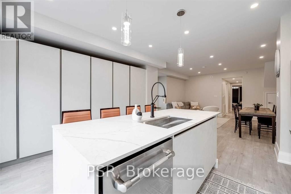 2 - 207 PERTH AVENUE Image 11