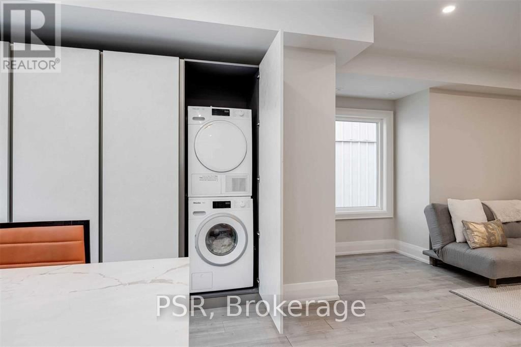 2 - 207 PERTH AVENUE Image 21