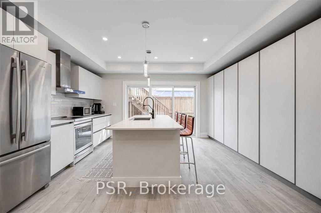 2 - 207 PERTH AVENUE Image 8