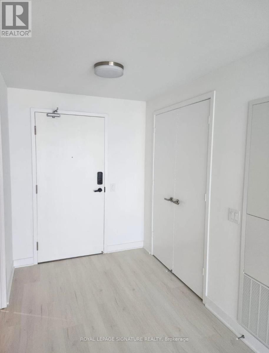2512 - 3900 CONFEDERATION PARKWAY Image 22